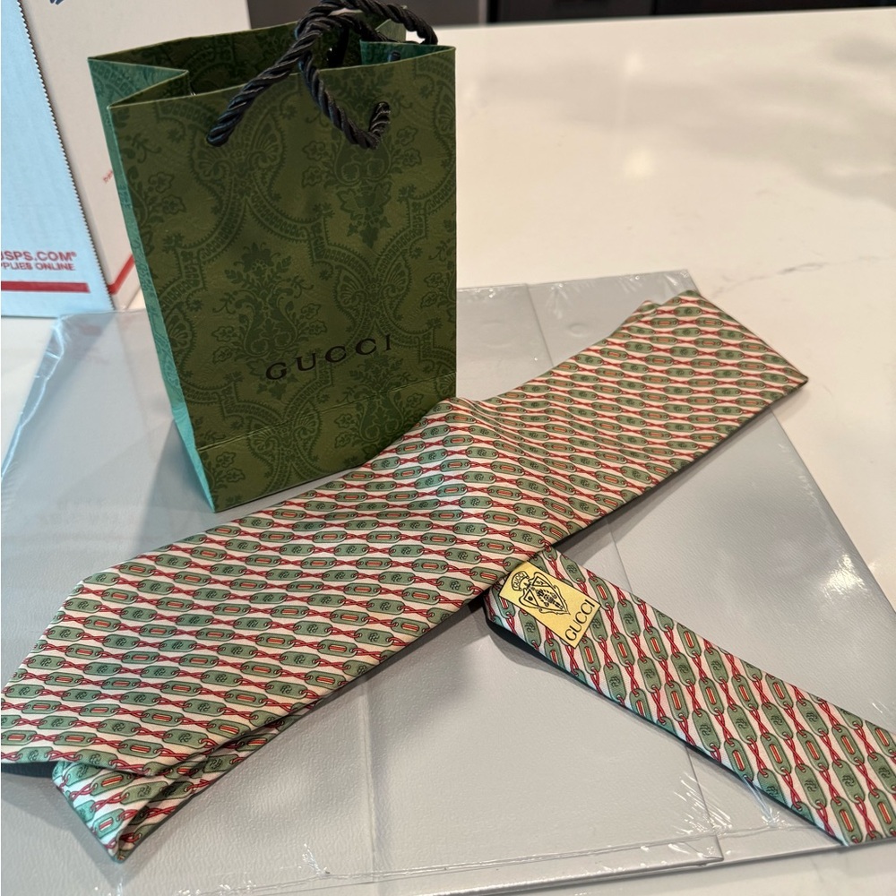 GUCCI necktie in green, red, and beige - Picture 13 of 14